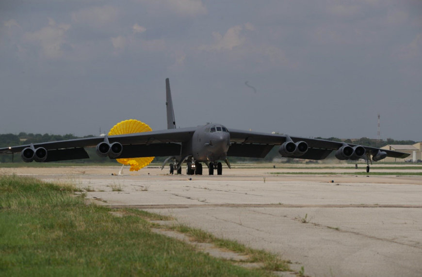 BOEING BEGINS FIRST U.S. AIR FORCE B-52 RADAR UPGRADES